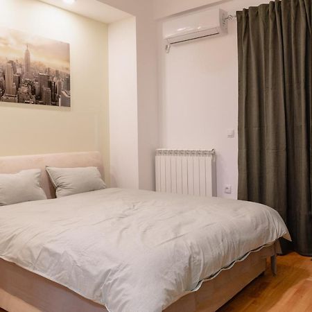 Airmi Hotel Surčin Buitenkant foto