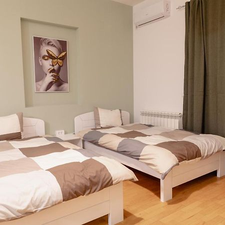 Airmi Hotel Surčin Buitenkant foto