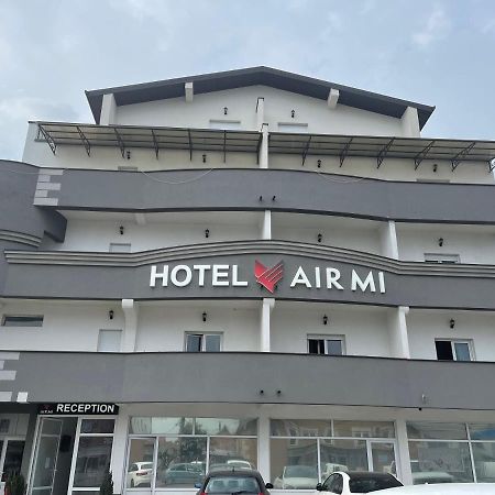 Airmi Hotel Surčin Buitenkant foto