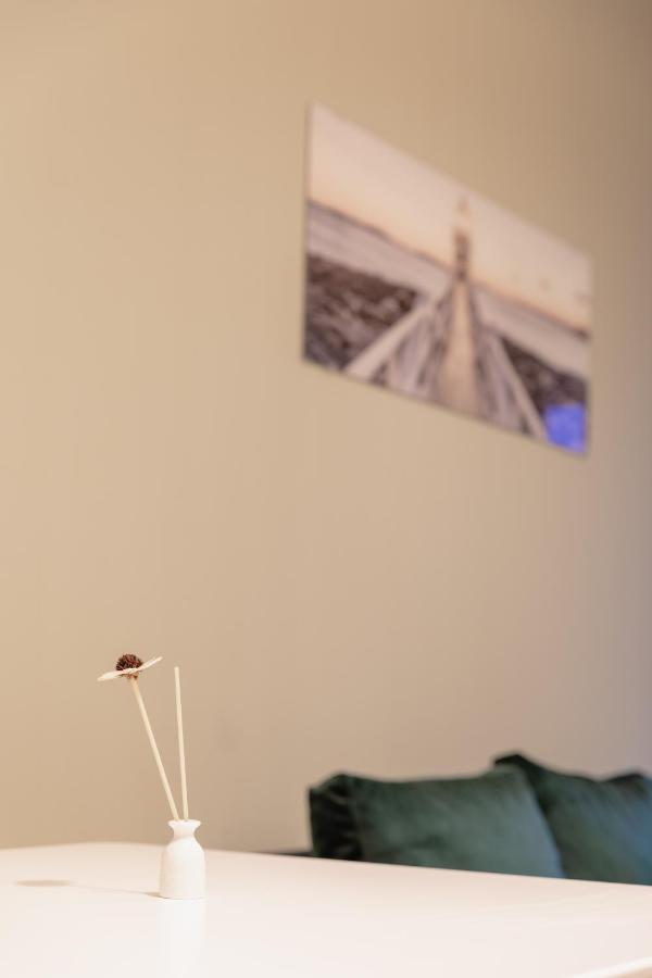 Airmi Hotel Surčin Buitenkant foto