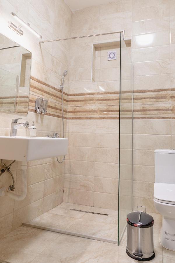 Airmi Hotel Surčin Buitenkant foto
