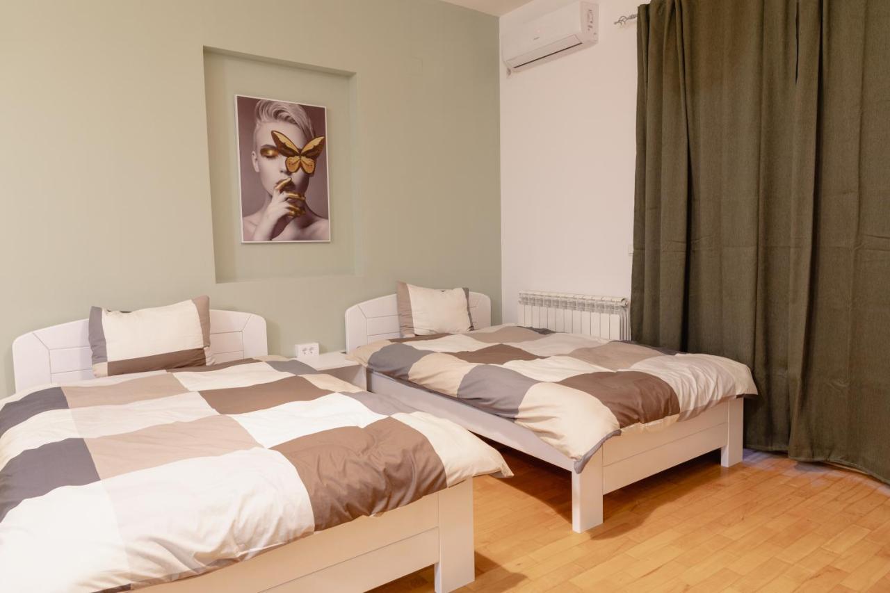 Airmi Hotel Surčin Buitenkant foto